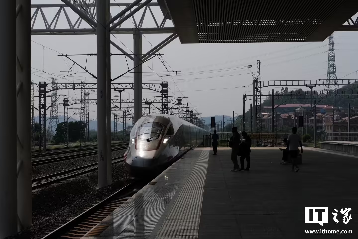 国铁12306今起升级＂铁路畅行＂常旅客会